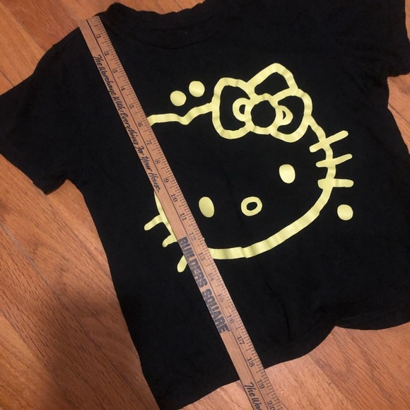 Sanrio | Hello Kitty Black + Yellow Crop Soft T-Shirt S - Picture 5 of 8